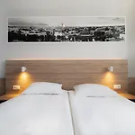 Corner Hotel 4*