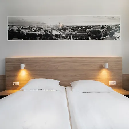 Corner Hotel 4*